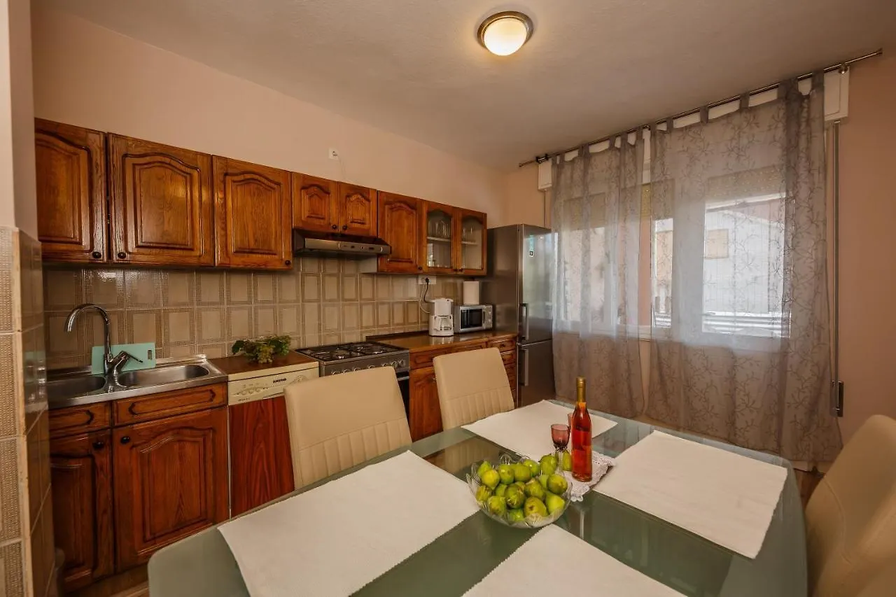 Apartment Apartman Adriatic Kastela