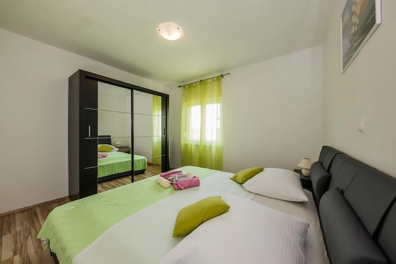 Apartman Adriatic Kastela 0*,